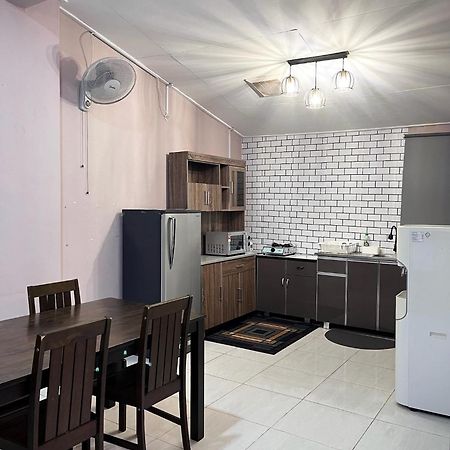 Aina Guest House Кота-Бару Экстерьер фото