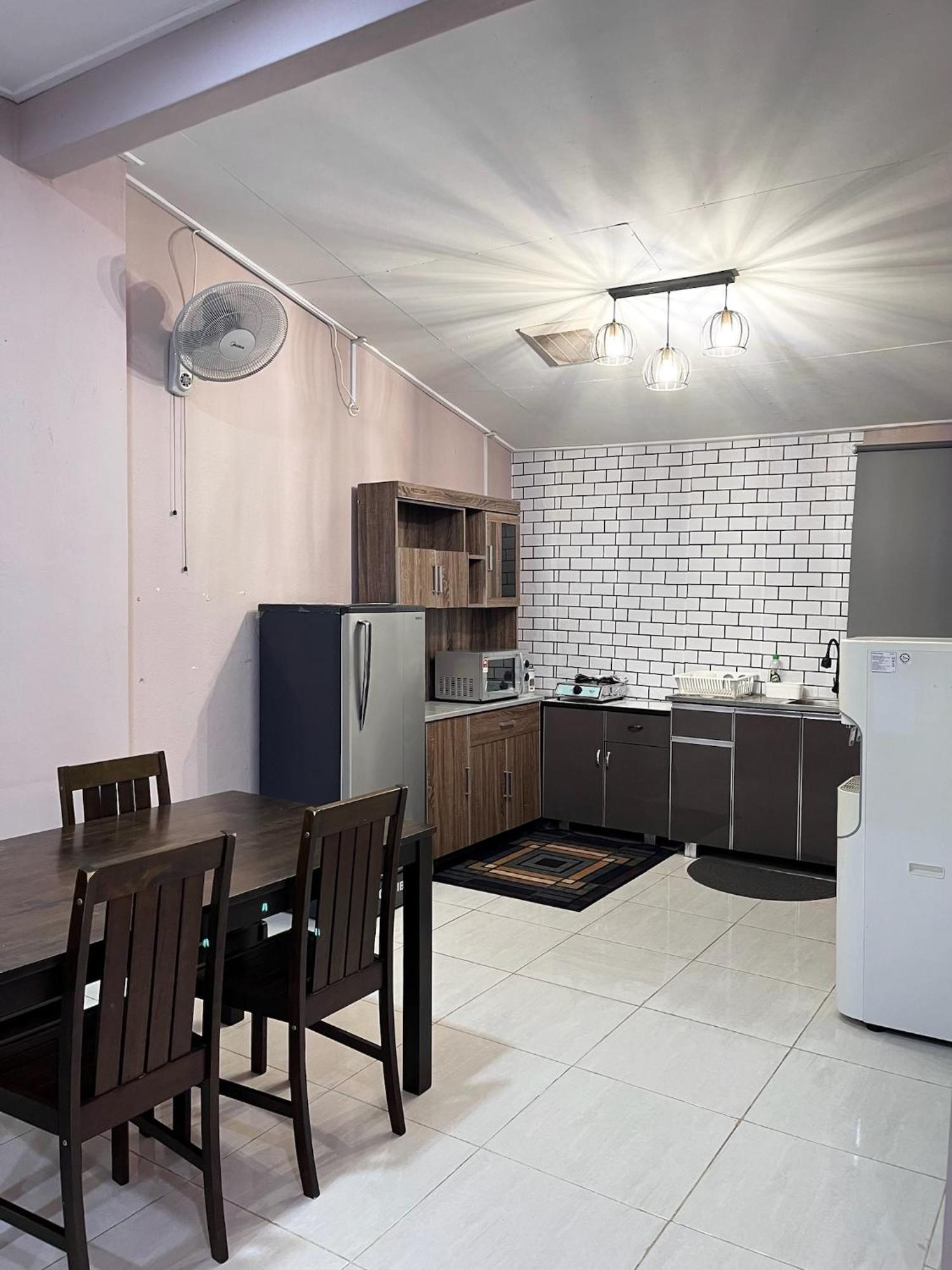 Aina Guest House Кота-Бару Экстерьер фото